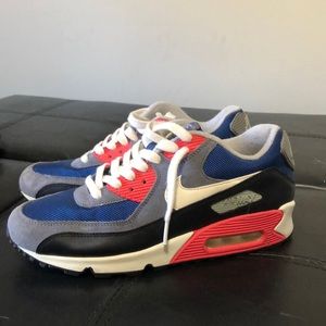 Nike AirMax Sneakers